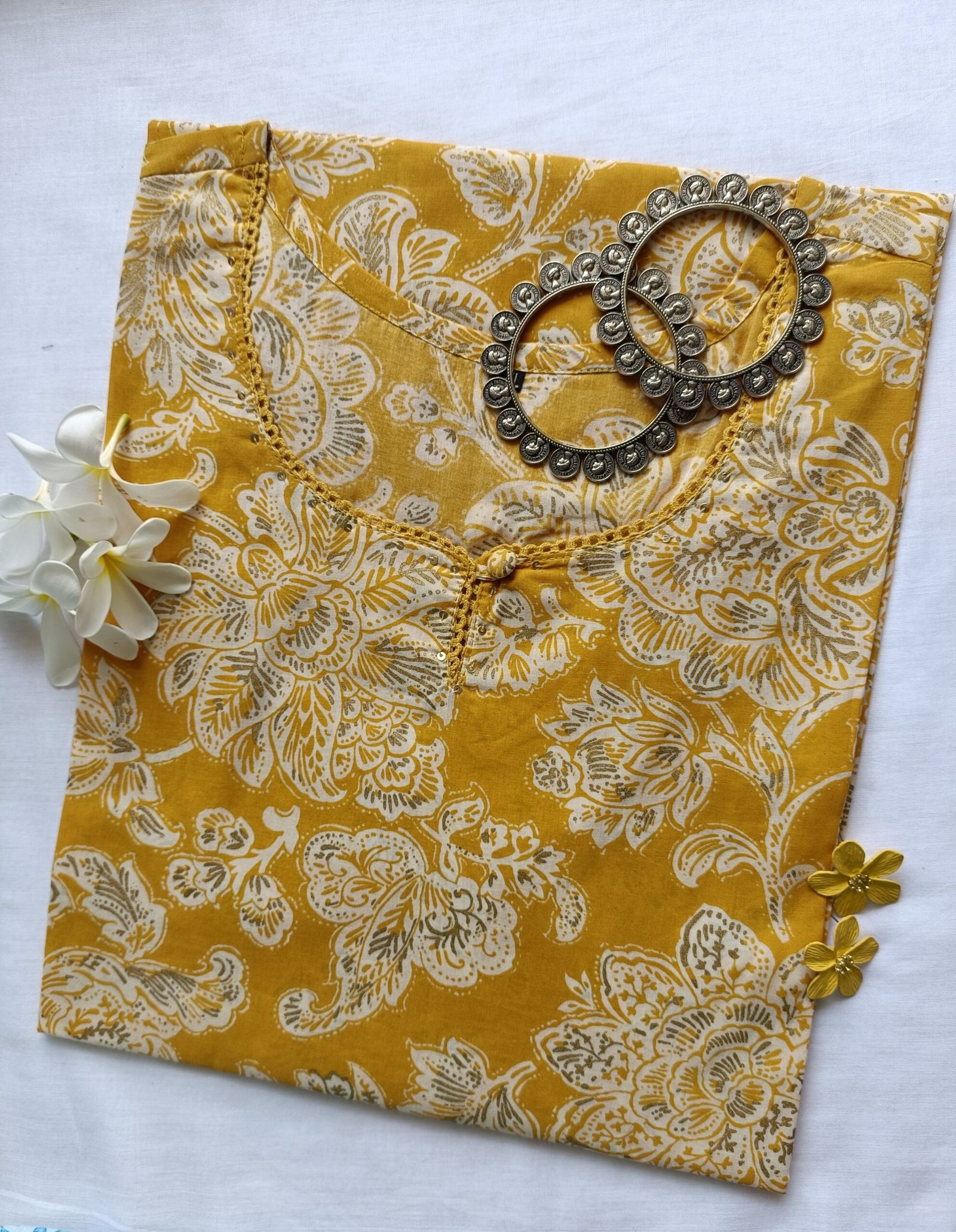IMG20230716134915-scaled-1.jpg Basant yellow laced cotton Kurta - Big Size - Image 1