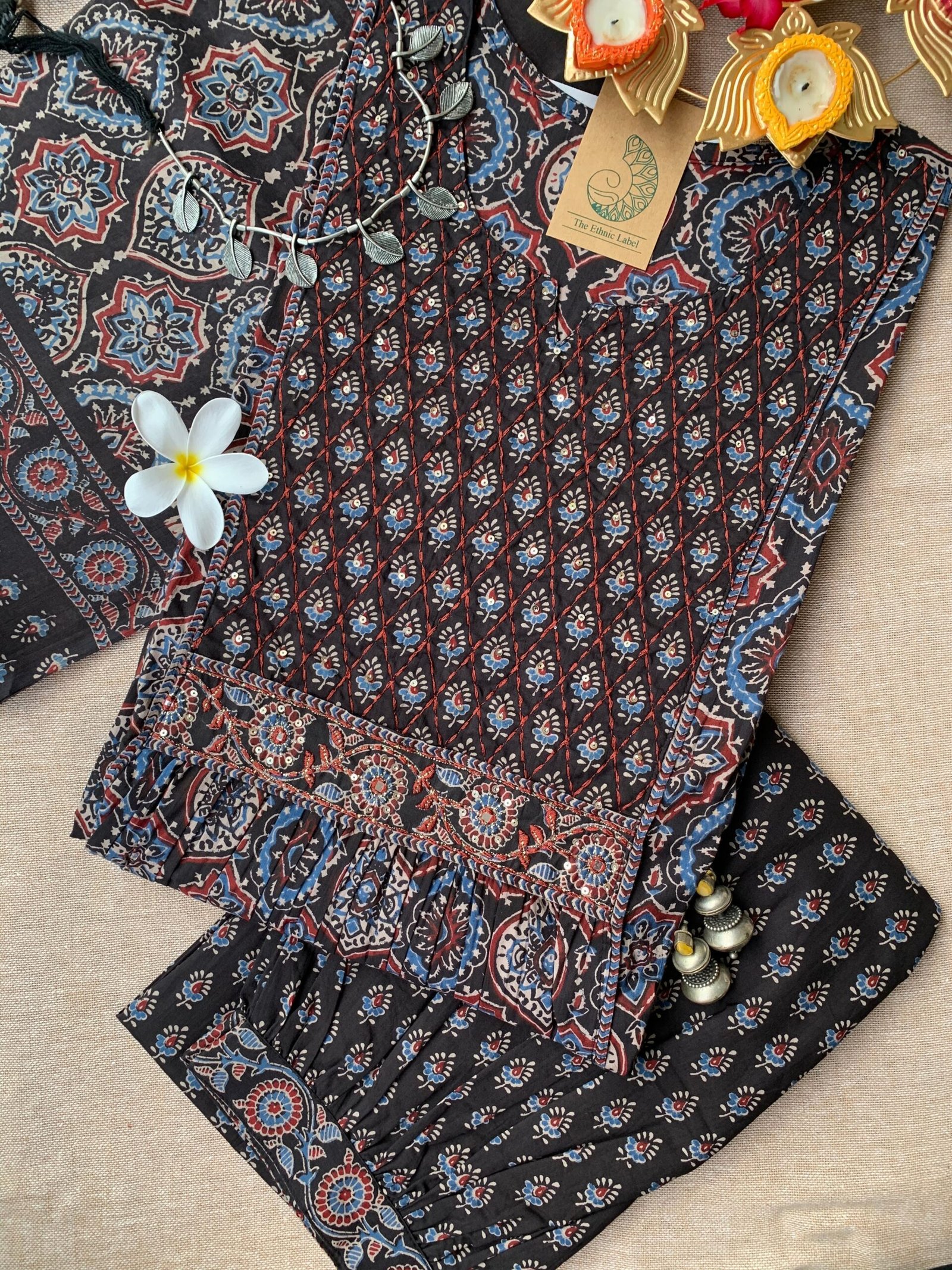 IMG_0405-scaled-1.jpg "Nayaab" black Cotton Kurta Set(3pc) - Image 1