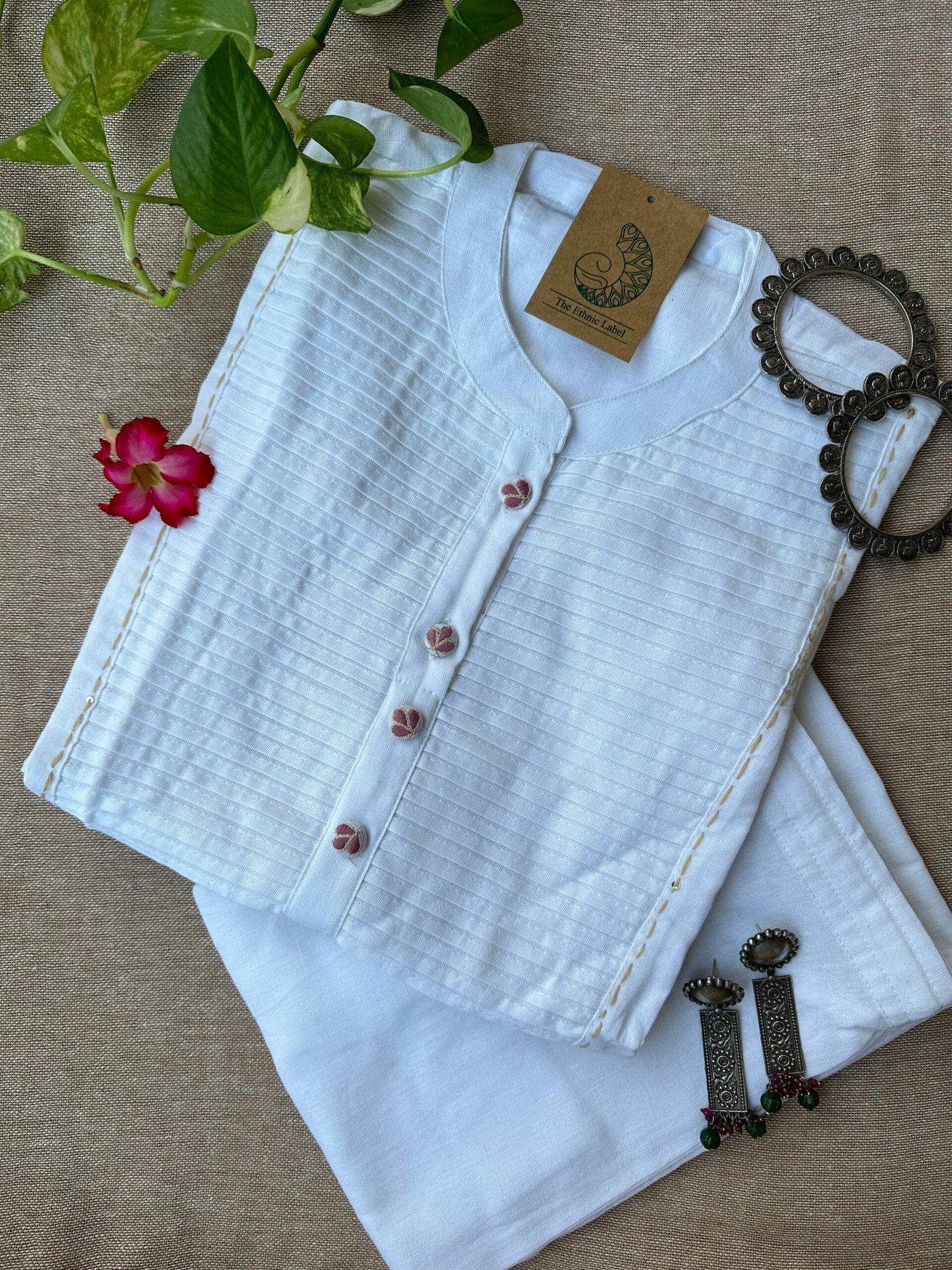 IMG_5642_1b27e9e5-be8c-49d8-b77d-cd9dbcc2bcde-scaled-1.jpg "Nazaakat" White Hand Embroidered Kurta Set(2pc) - Image 1