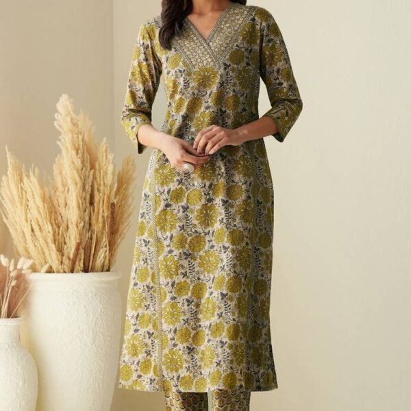 Gauhar Nadia Kurta