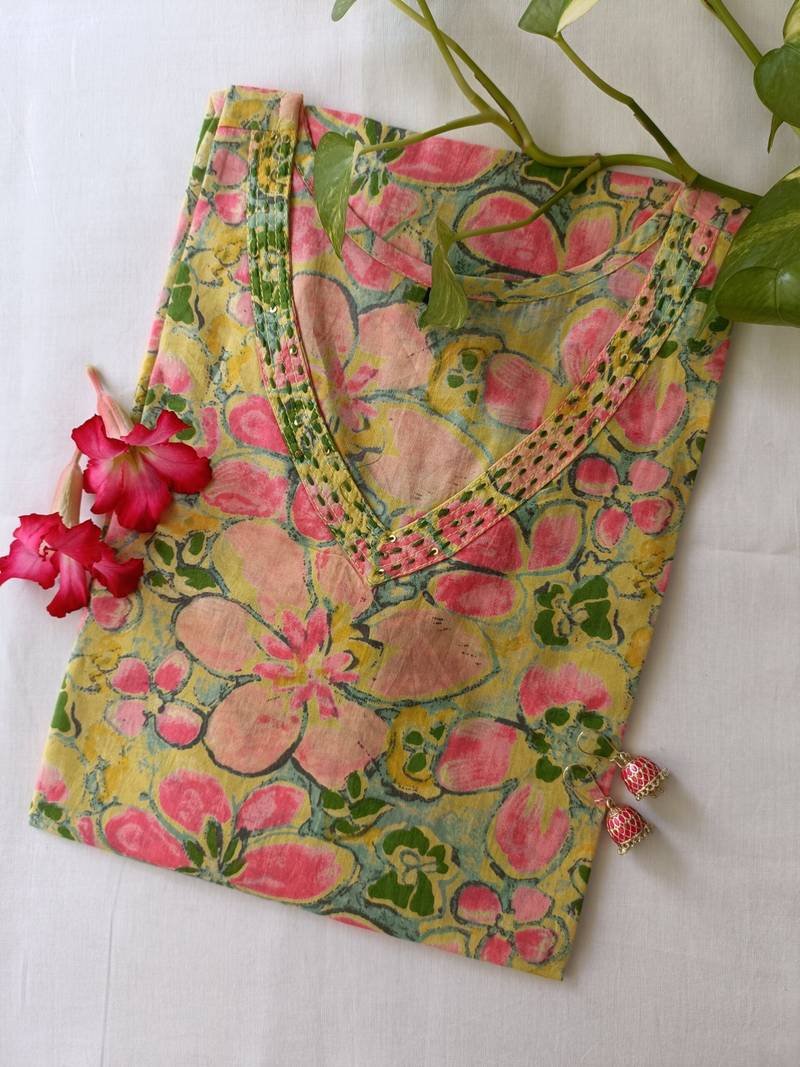 IMG20230804112337-scaled-1.jpg "Mahika" Floral Cotton Kurta - Image 1