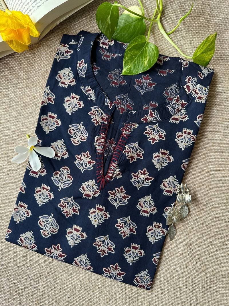 IMG_3180_d86e99ea-f01b-42d7-b72d-d3ca00bb638e-scaled-1.jpg Short Kurti "Shab" Bagru Cotton - Image 1