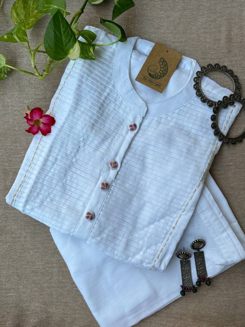 IMG_5642_1b27e9e5-be8c-49d8-b77d-cd9dbcc2bcde-scaled-1.jpg "Nazaakat" White Hand Embroidered Kurta Set(2pc) - Image 1