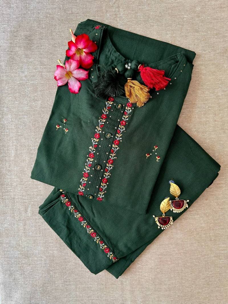 IMG_8616-scaled-1.jpg "Utsaah" Hand Embrpidered Cotton Kurta Set(2pc) - Image 1