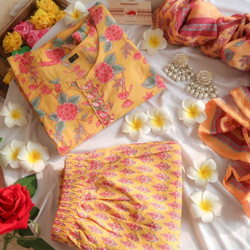 WhatsAppImage2023-11-27at15.29.23_315cdbba_a106d912-bc43-4b90-a6d5-8036c1f3934a.jpg Phool Prakriti Suit Set - Image 1